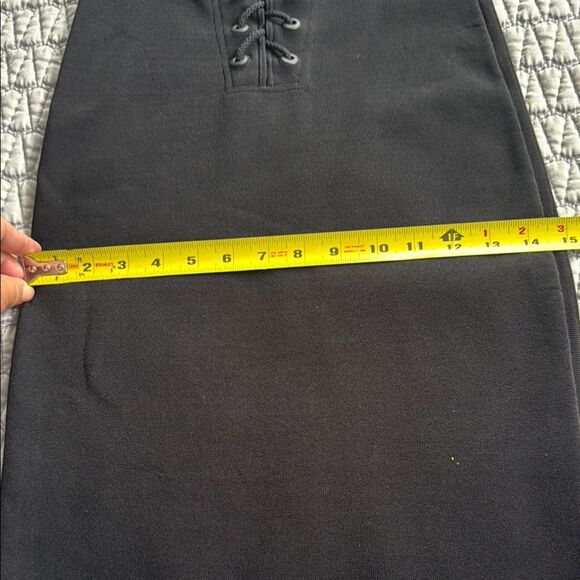 Black Midi Pencil Skirt for Cocktail Events - Picture 8 of 9